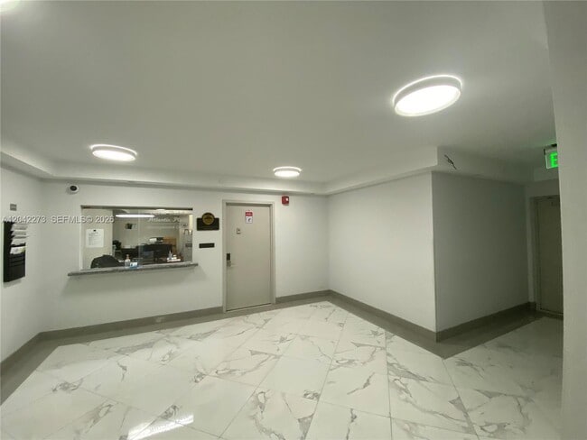 Building Photo - 531 N Ocean Blvd