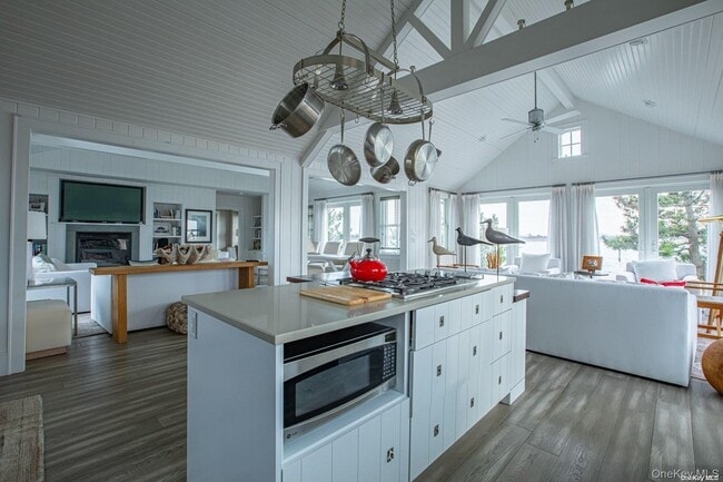 Building Photo - 11 Captree Island