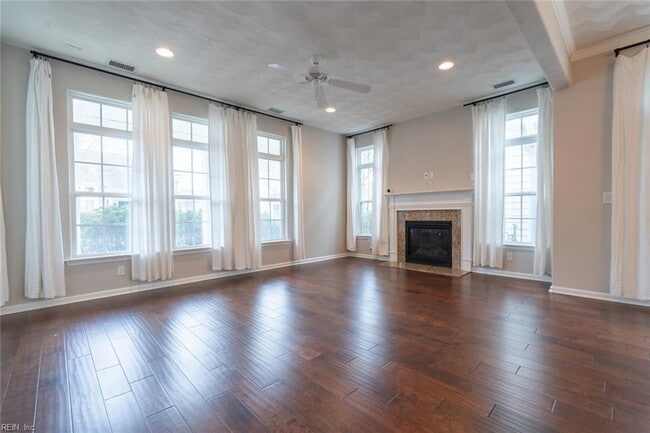 Building Photo - 5616 Memorial Dr