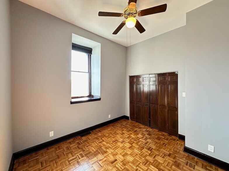 Building Photo - 320 S Ashland Ave