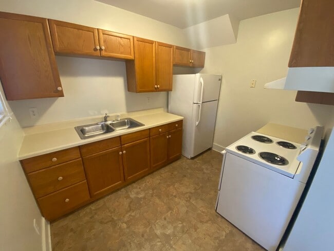 Building Photo - Perfect Floorplan! Walltown Duplex with Fenced Yd