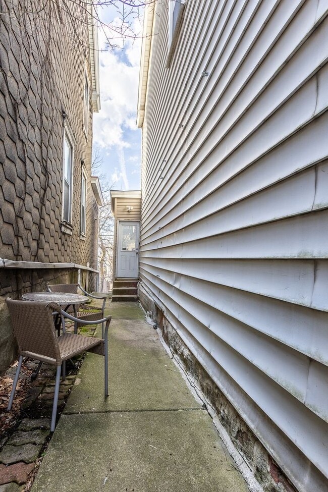 Building Photo - 618 Edgemont St