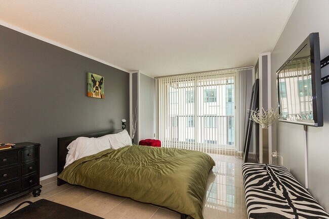 Building Photo - 10 Museum Way