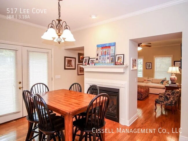 Building Photo - 517 Lee Cove