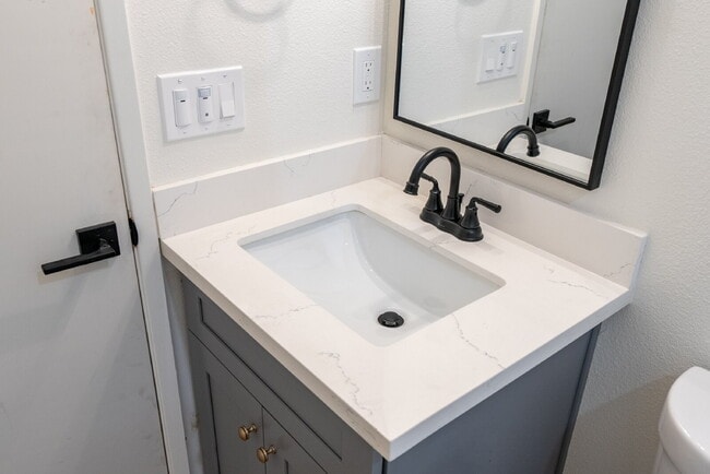 Building Photo - LEASE PENDING - 2 Bedroom, 2 Bath Coastal Apartment