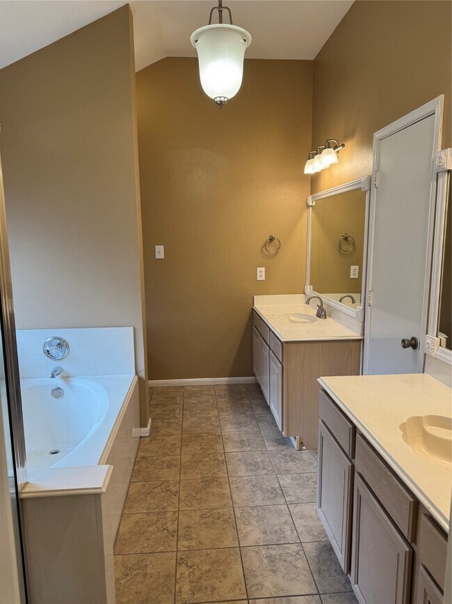 Building Photo - 2403 Longleaf Pines Ln