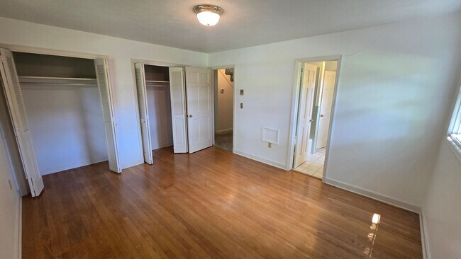 Building Photo - 4 Bed/2.5 Bath Brick Home - Kingsport TN