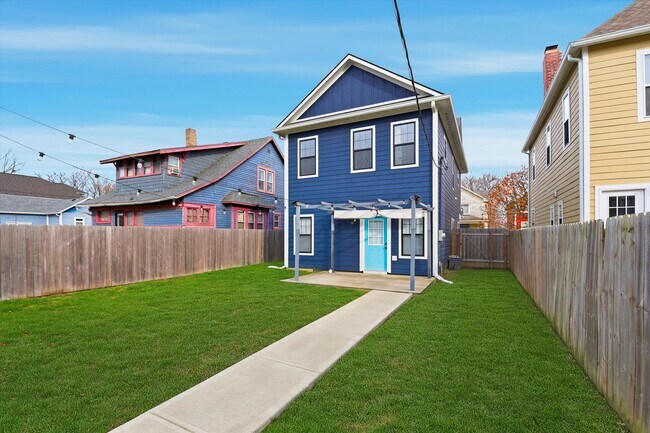 Building Photo - 630 N Hamilton Ave