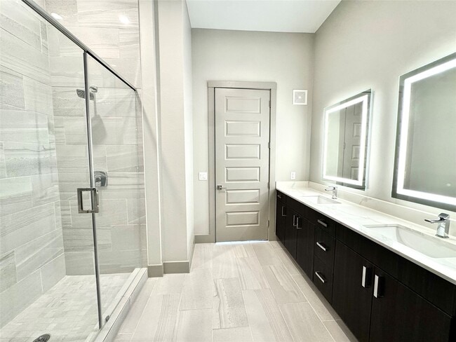 Building Photo - 401 W 25th St