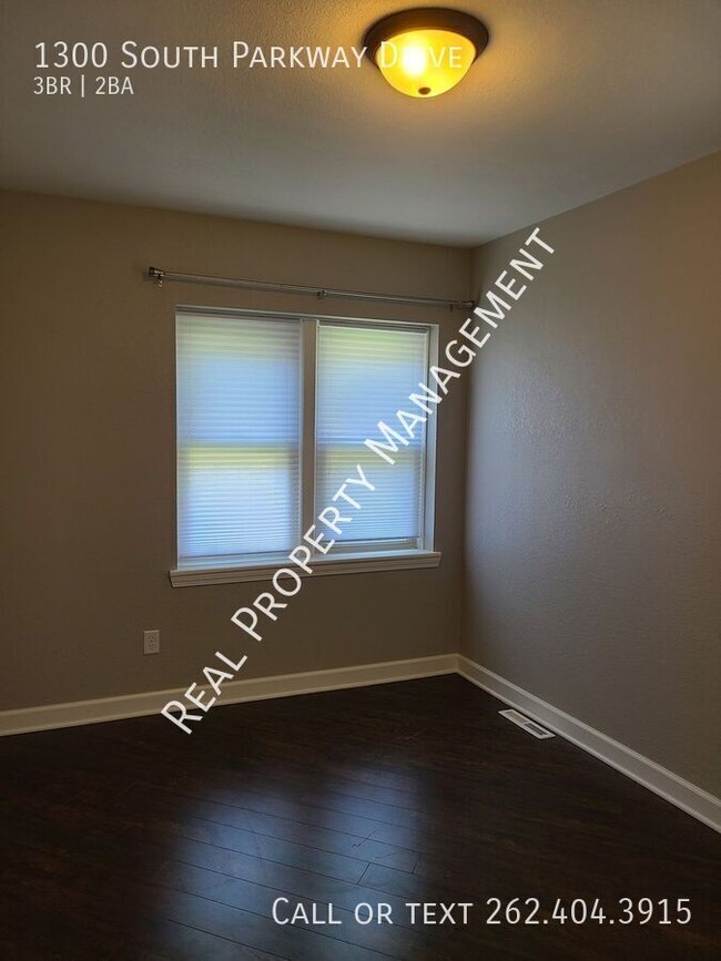 Building Photo - 1300 Parkway Dr