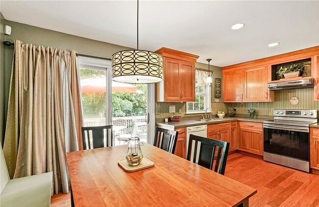 Building Photo - 3 Mary Dr