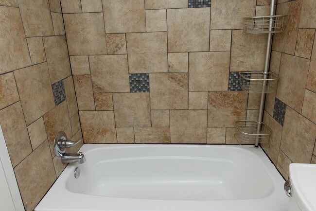 Building Photo - 280 Bridgewater Rd