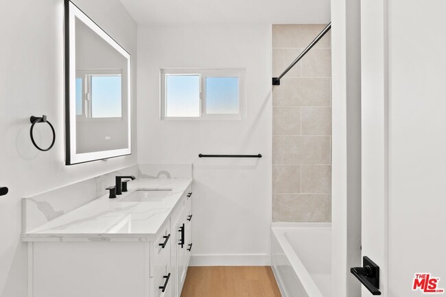 Building Photo - 4014 La Salle Ave