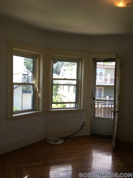 Building Photo - 163 Summer St