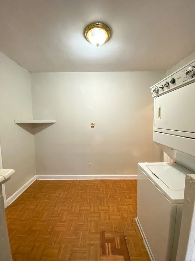 Building Photo - 1 bed, 1 bath near Avalon and Overton Park...