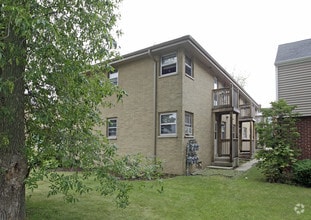 Building Photo - 5009 S Lake Dr