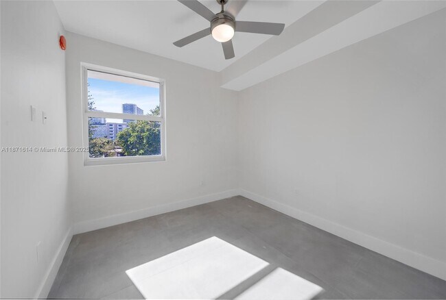 Building Photo - 1536 NW 15th Ave