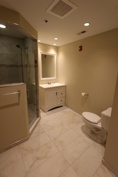 Building Photo - 139 7th St