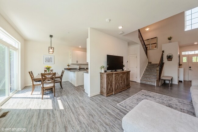 Building Photo - 1744 Carlstedt Dr
