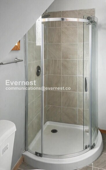 Building Photo - 10110 Parkgate Ave