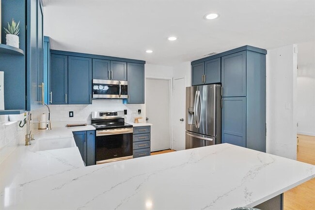 Building Photo - 722 Decker Prairie Dr