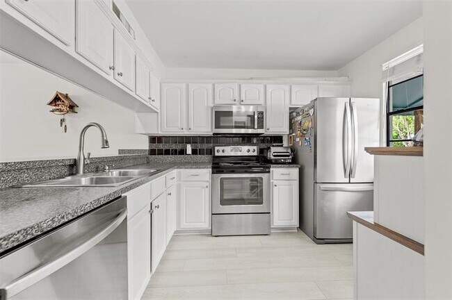 Building Photo - 6061 Balboa Cir