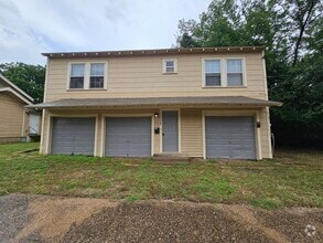 Building Photo - Ready for immediate move in! 2bed 1 bath a...