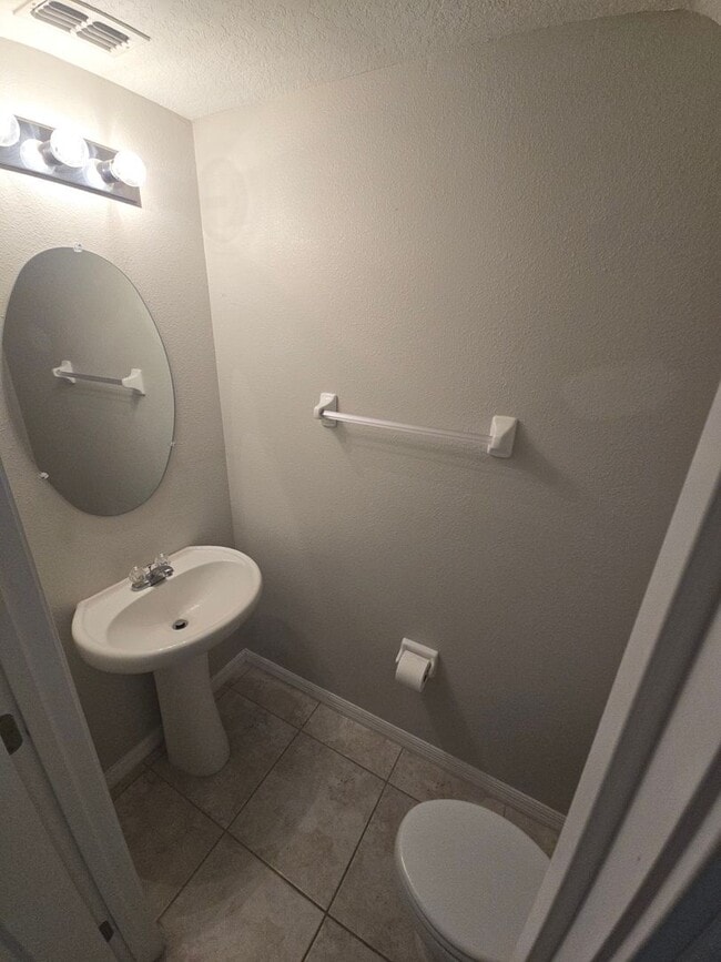 Building Photo - Town House 3/2.5 in Riverview