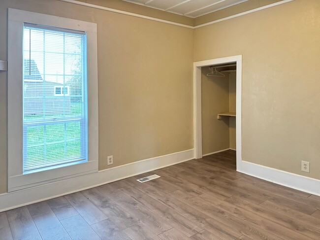 Building Photo - Darling 2 Bedroom Home in Hasley!