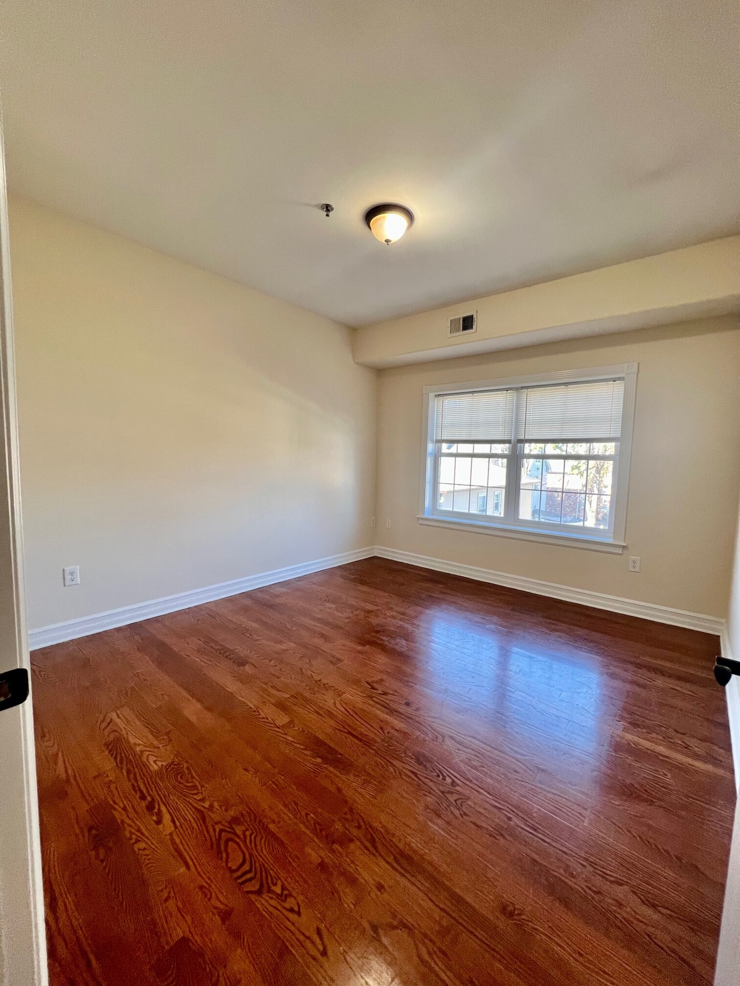 Building Photo - 524-532 Maple Ave