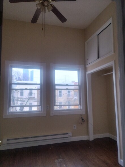 Building Photo - 17 Wallis Ave