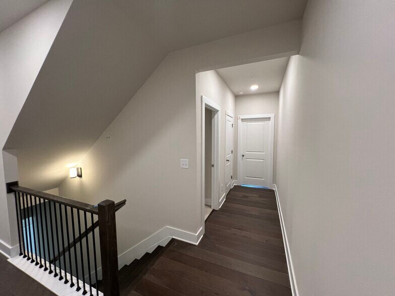 Building Photo - 1245 Willowcrest Way