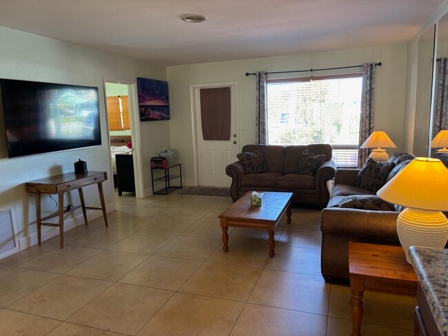 Building Photo - 5045 NE 15th Ave