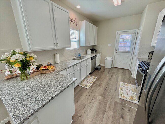 Building Photo - 25558 Woodmere Spur Ln