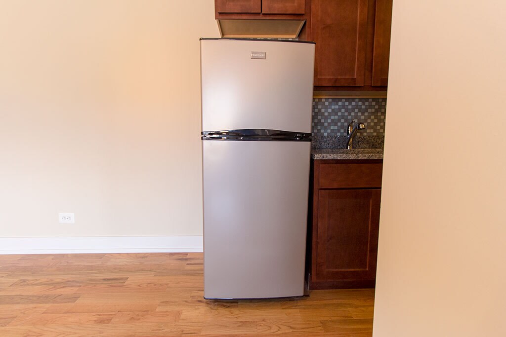 Building Photo - 909 W Cornelia Ave