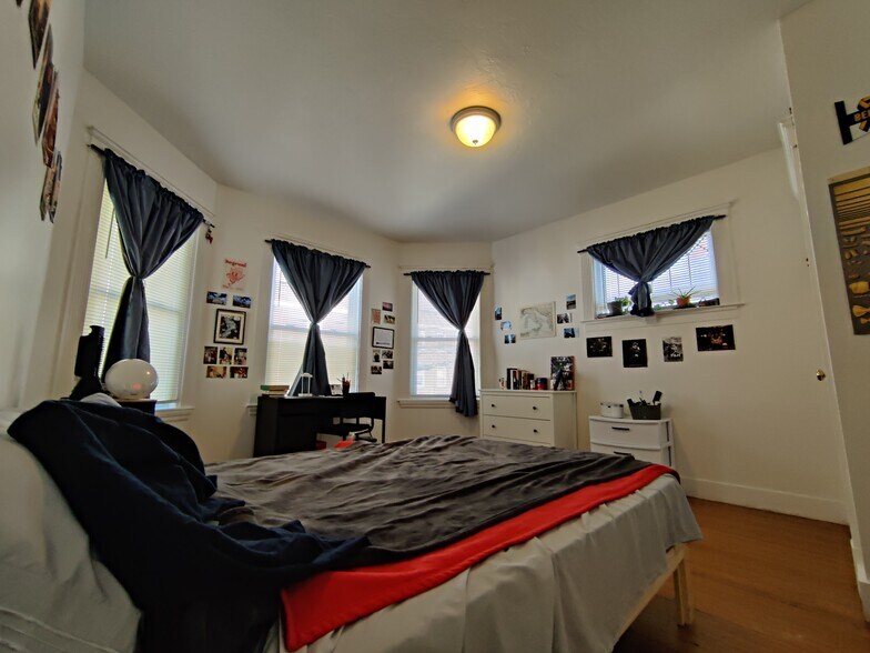 Building Photo - 51 Gardner St