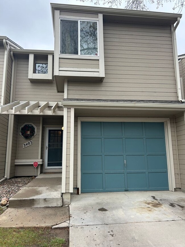Building Photo - Charming 2 bedroom with 1 car garage