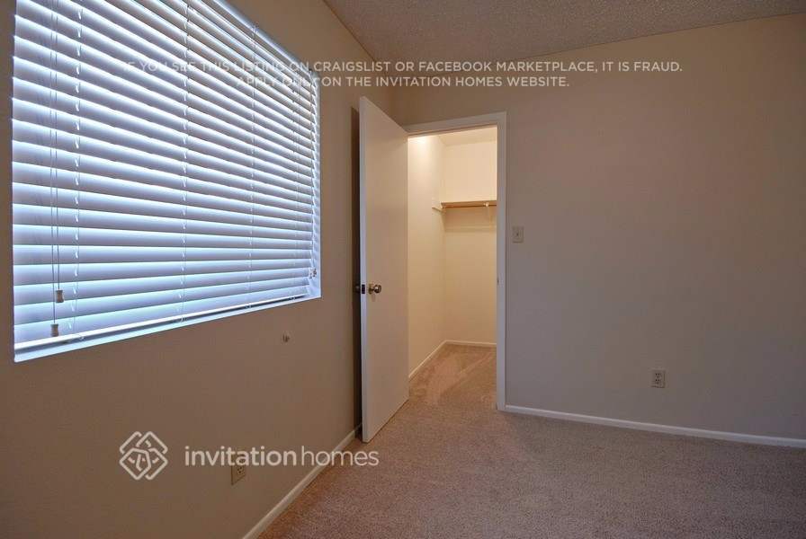 Building Photo - 757 S Vineyard