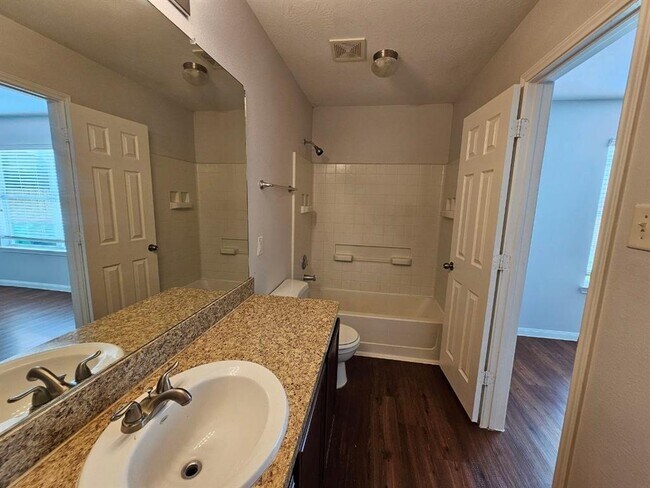Building Photo - 6014 Brenwood Trails Ln