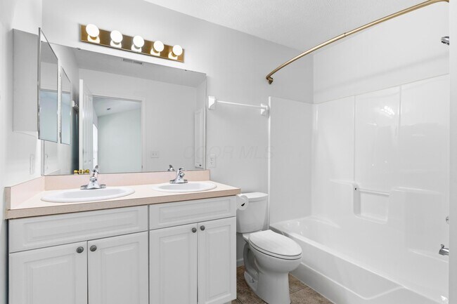 Building Photo - 1113 Green Knoll Dr