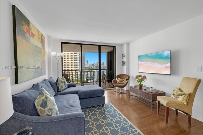 Building Photo - 540 Brickell Key Dr