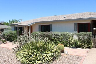 Building Photo - Two bedroom one bath fully furnished located in central Tucson!