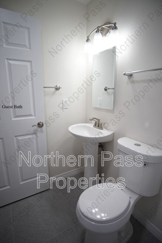 Building Photo - 4573 Bobolink Way
