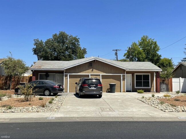 Primary Photo - 2 br, 2 bath Duplex - 1638 Sierra Gardens ...