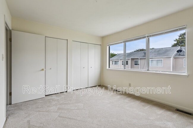 Building Photo - 3823 Staffordshire Ln