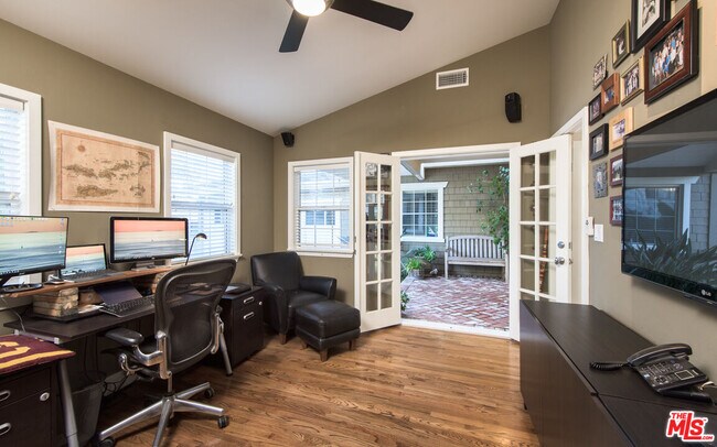 Building Photo - 843 Enchanted Way