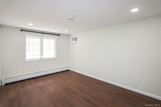 Building Photo - 248 Montgomery Ave