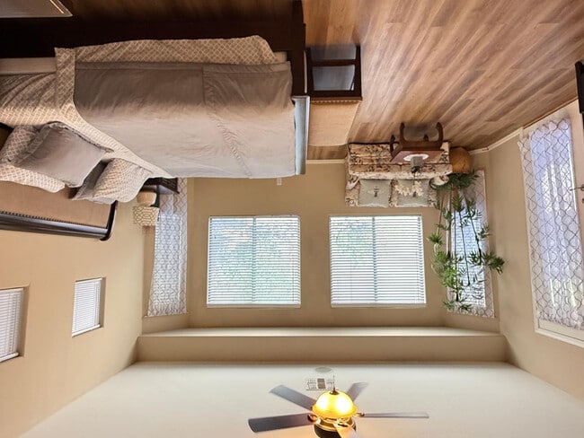 Building Photo - 1928 W Spur Dr