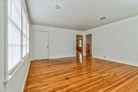 Building Photo - 640 Parsons Dr
