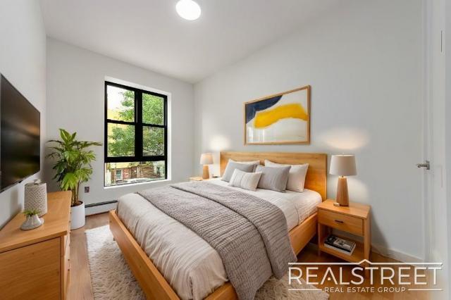 Building Photo - 3 bedroom in BROOKLYN NY 11221